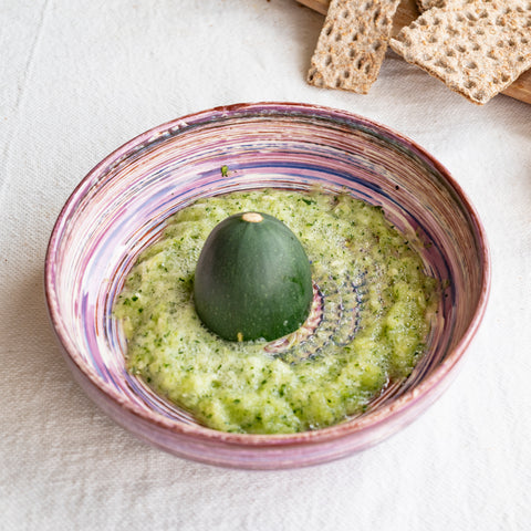 Lavendel-Reibeteller mit Zucchini